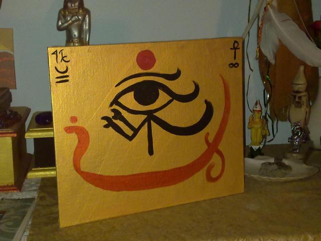 Solstice offering to Heru-sa-Aset that used up the last of my gold paint gdi. Depicts the Eye of Heru. NGL, resisted the urge to give it feet as well as arms.